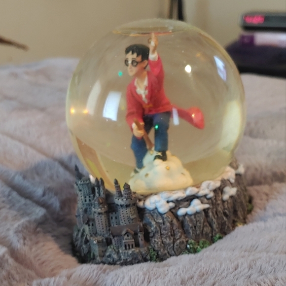 ENESCO RETIRED Harry Potter Quidditch Water Ball/Snow Globe - Picture 11 of 12